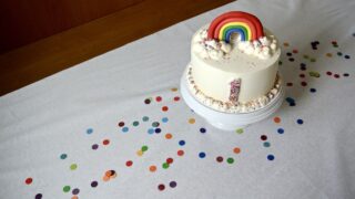 Btsモデルロッテ免税店の壁紙ダウンロード方法はどうすればいい 白スーツ姿のバンタン Love Life